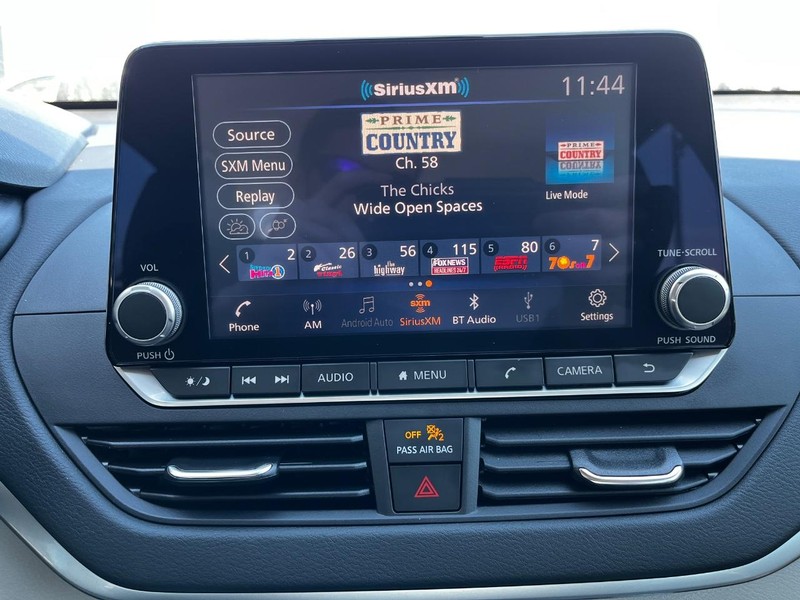 Nissan Altima Vehicle Image 21