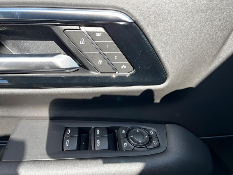 Chevrolet Tahoe Vehicle Image 11