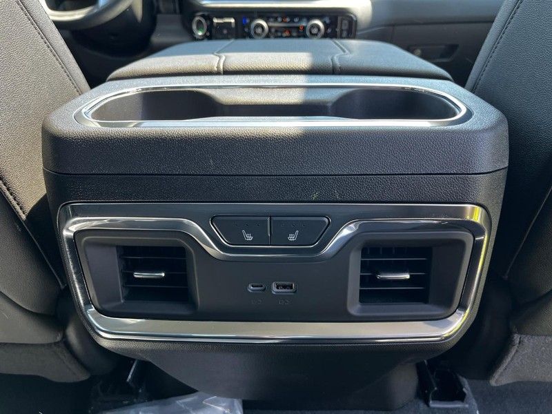 Chevrolet Silverado 1500 Vehicle Image 05