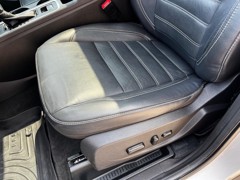 Ford Escape Vehicle Image 16