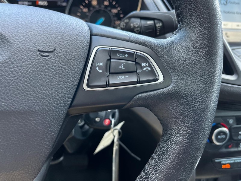 Ford Escape Vehicle Image 18