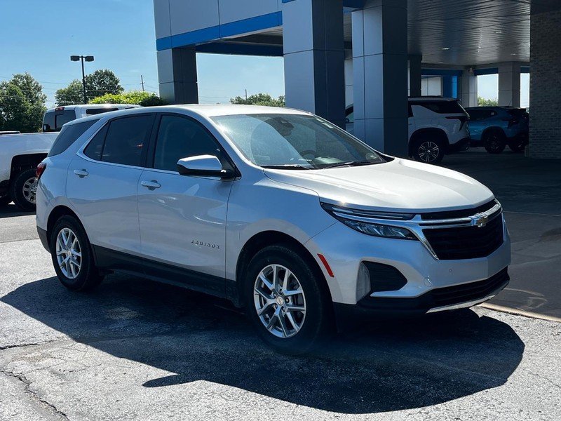 Chevrolet Equinox Vehicle Image 02