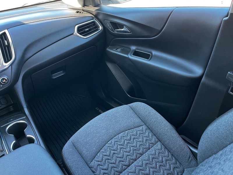 Chevrolet Equinox Vehicle Image 13