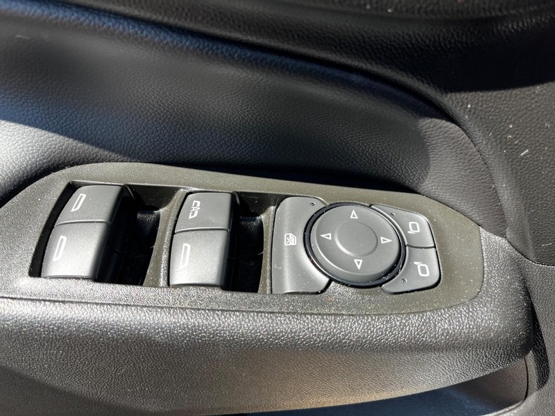Chevrolet Equinox Vehicle Image 14
