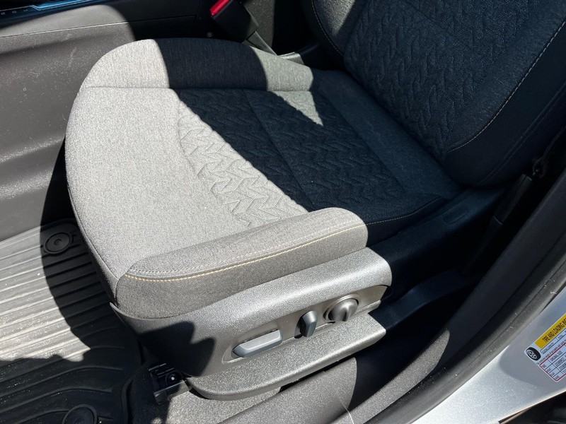 Chevrolet Equinox Vehicle Image 15