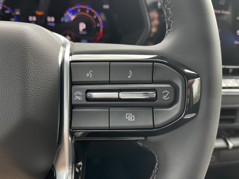 Chevrolet Colorado Vehicle Image 11