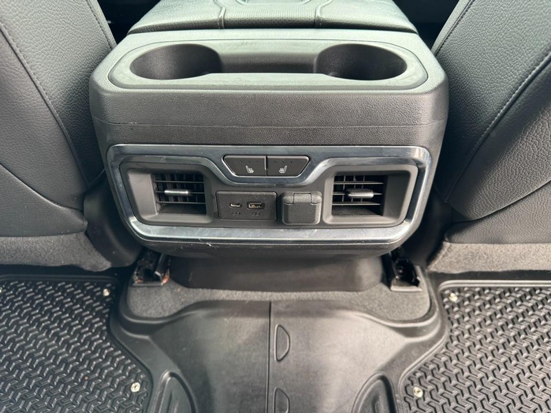GMC Sierra 2500HD Vehicle Image 16