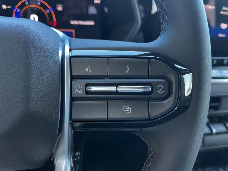 Chevrolet Colorado Vehicle Image 11