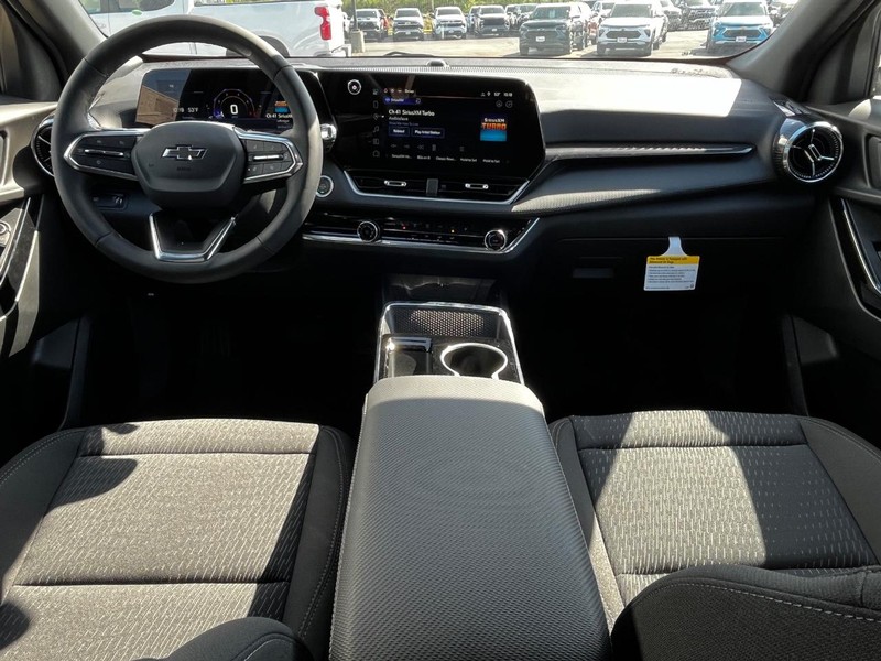 Chevrolet Equinox Vehicle Image 05