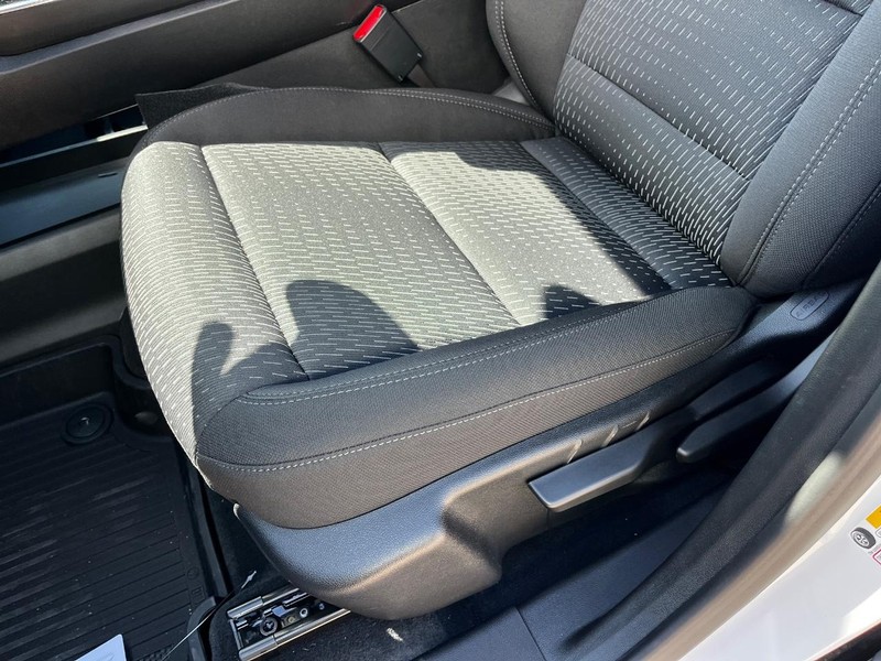 Chevrolet Equinox Vehicle Image 09