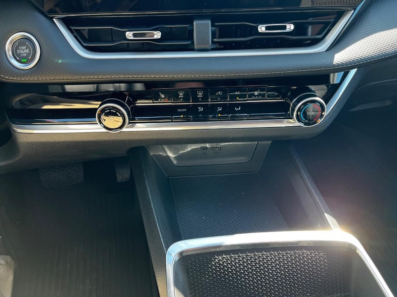 Chevrolet Equinox Vehicle Image 13