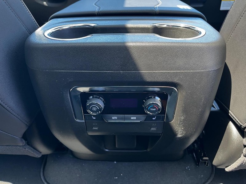 Chevrolet Tahoe Vehicle Image 06