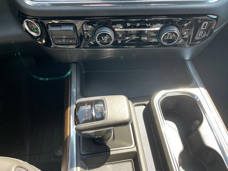Chevrolet Silverado 1500 Vehicle Image 16