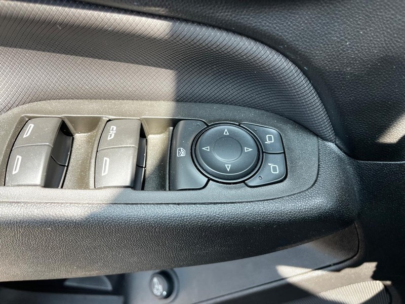 Chevrolet Equinox Vehicle Image 14