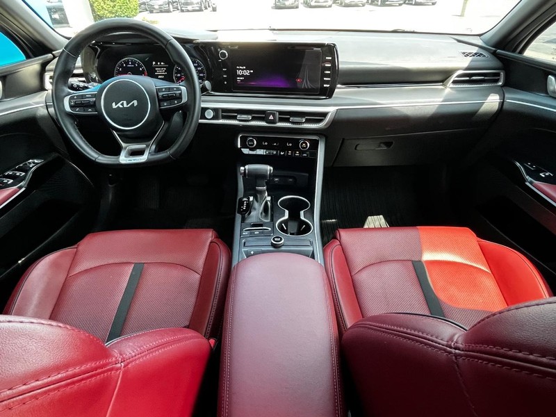 Kia K5 Vehicle Image 11