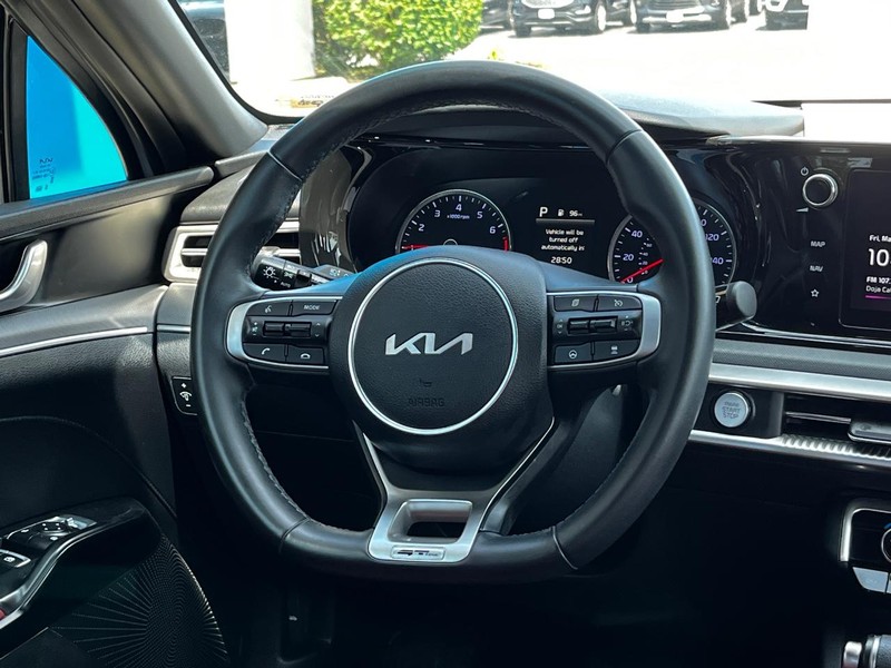 Kia K5 Vehicle Image 12