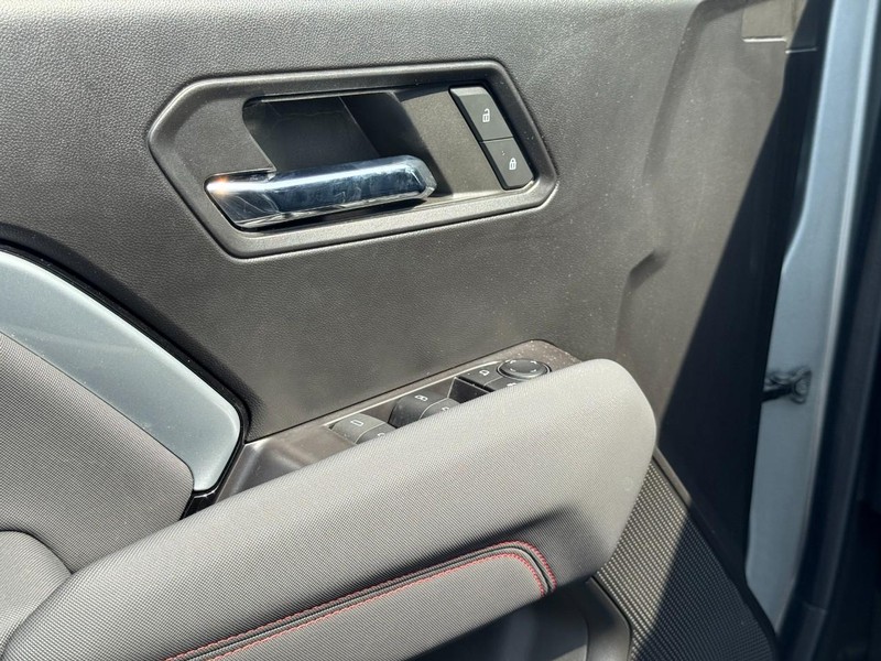 Chevrolet Colorado Vehicle Image 11