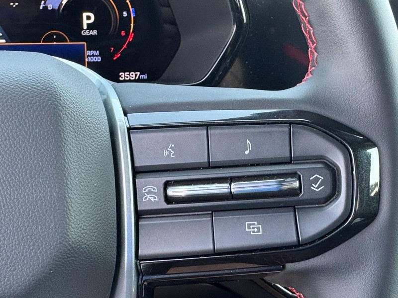 Chevrolet Colorado Vehicle Image 14