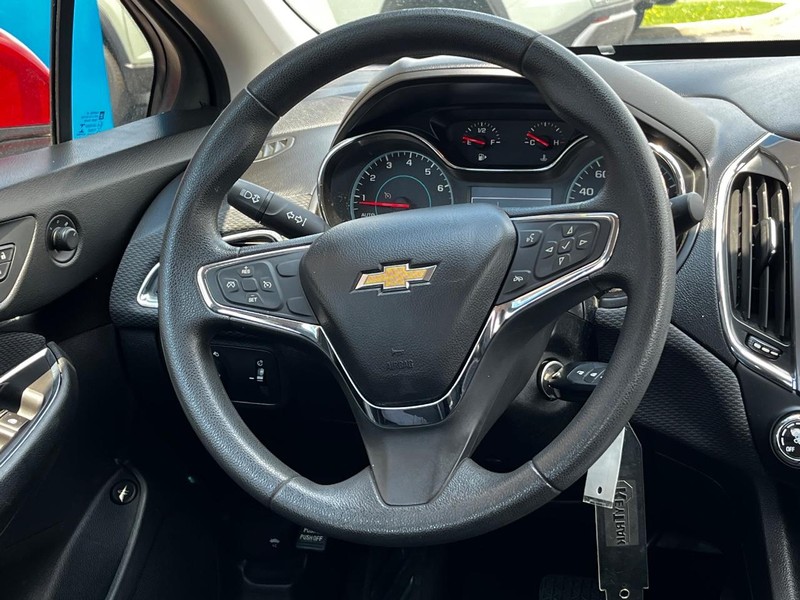 Chevrolet Cruze Vehicle Image 12