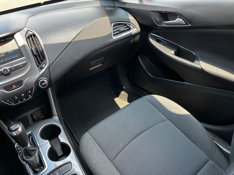 Chevrolet Cruze Vehicle Image 13