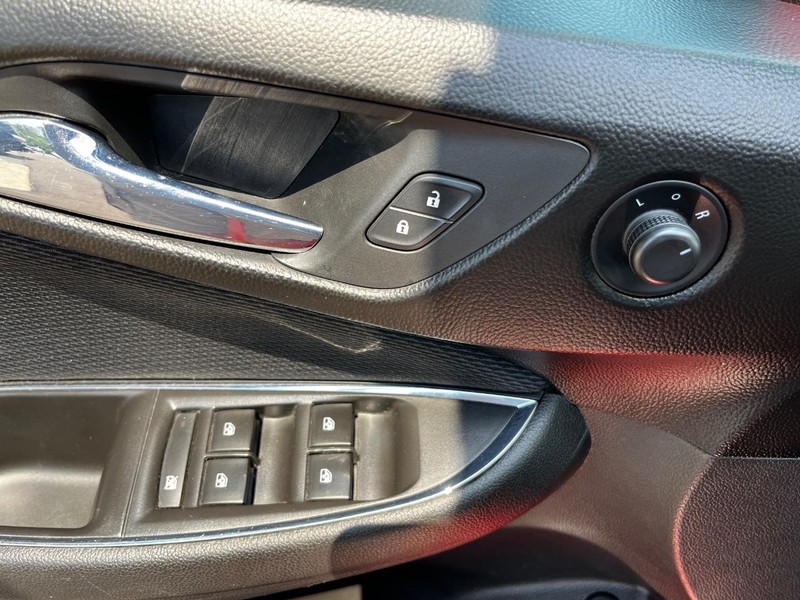 Chevrolet Cruze Vehicle Image 14