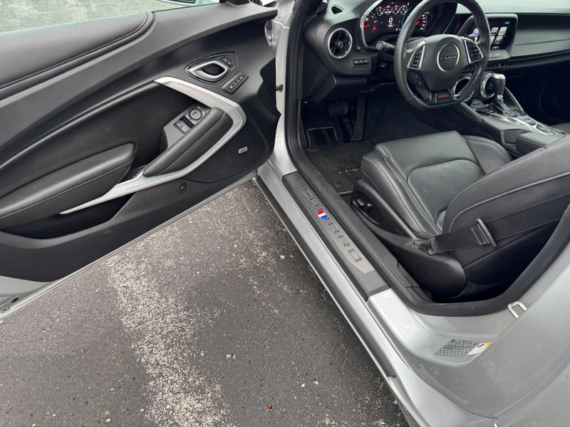 Chevrolet Camaro Vehicle Image 13