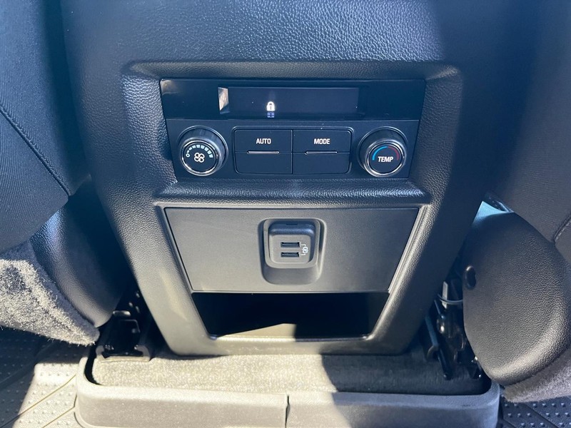 Chevrolet Traverse Vehicle Image 12