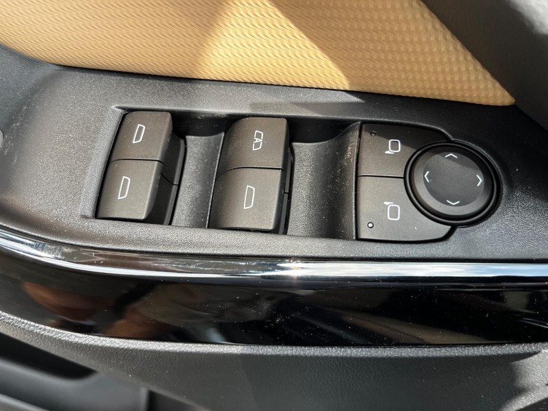 Chevrolet Equinox Vehicle Image 08