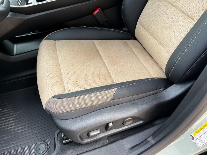 Chevrolet Equinox Vehicle Image 09