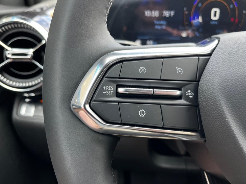 Chevrolet Equinox Vehicle Image 10