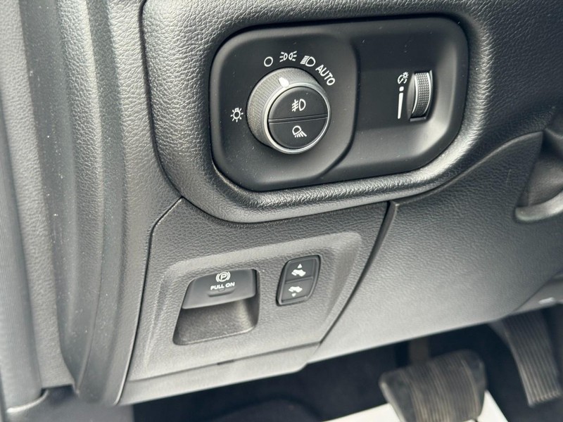 Ram 1500 Vehicle Image 16