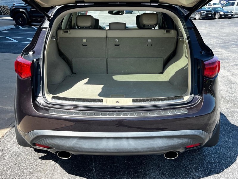 INFINITI QX70 Vehicle Image 05