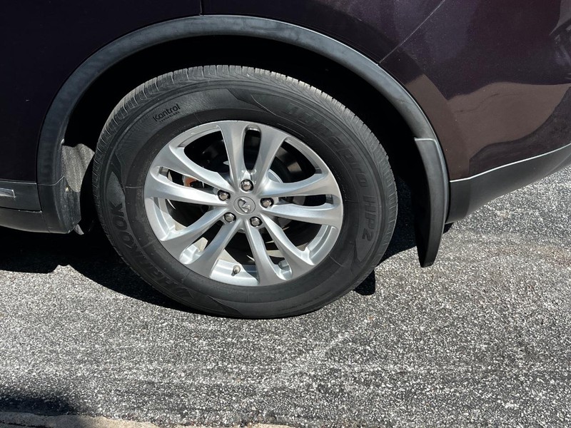 INFINITI QX70 Vehicle Image 07