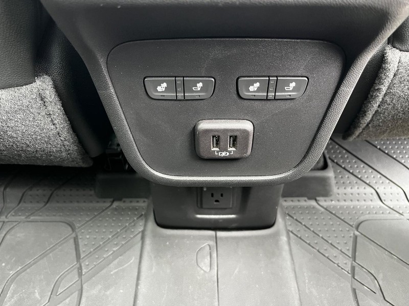 Chevrolet Equinox Vehicle Image 11