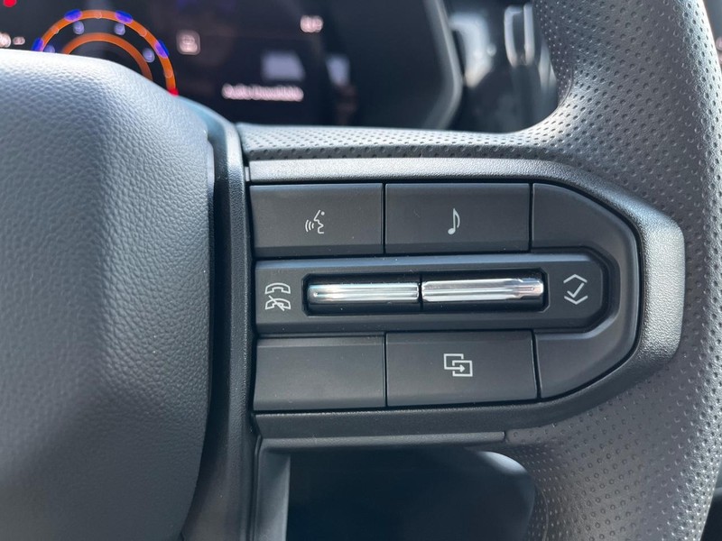 Chevrolet Colorado Vehicle Image 11