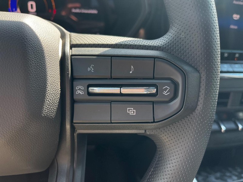Chevrolet Colorado Vehicle Image 11