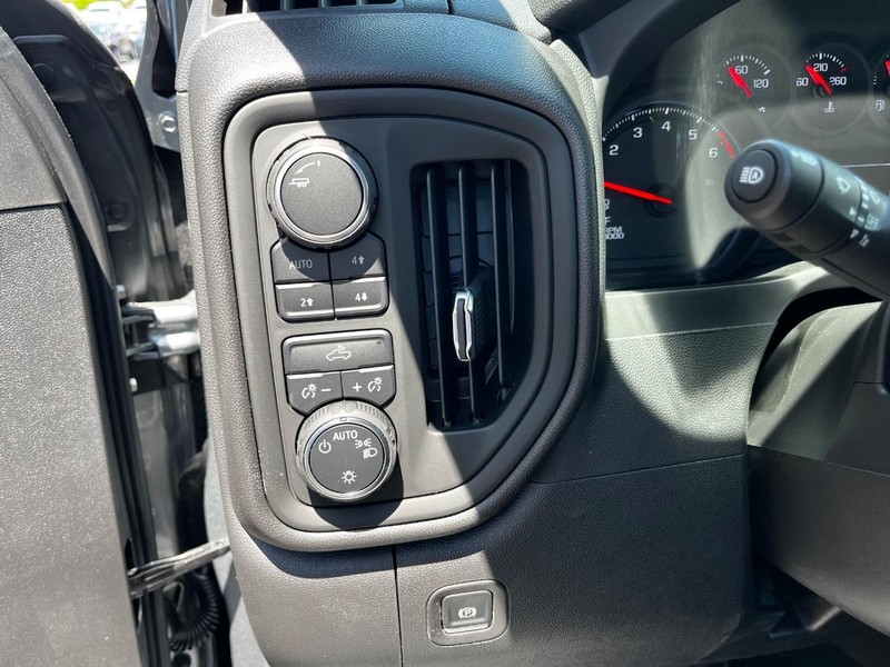 Chevrolet Silverado 1500 Vehicle Image 10