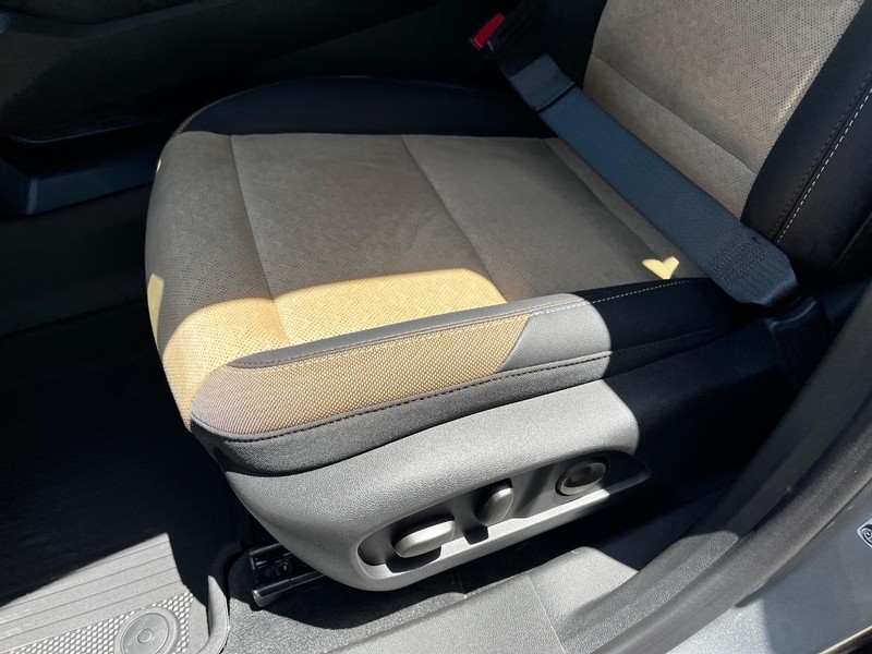 Chevrolet Equinox Vehicle Image 09