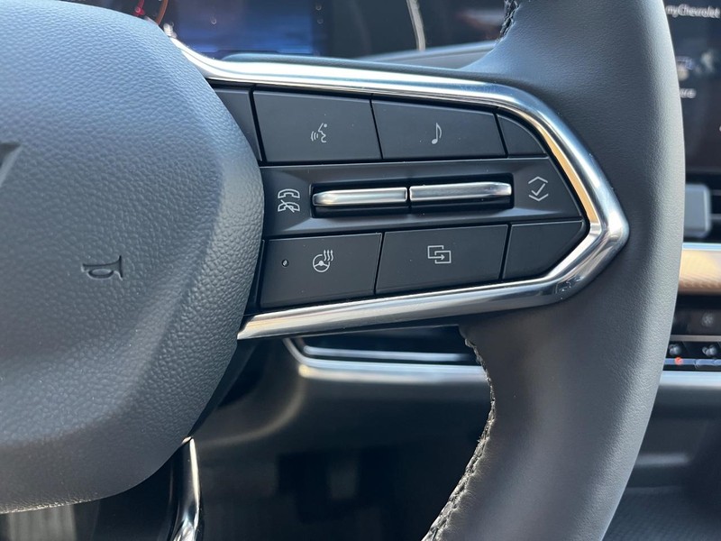 Chevrolet Equinox Vehicle Image 11