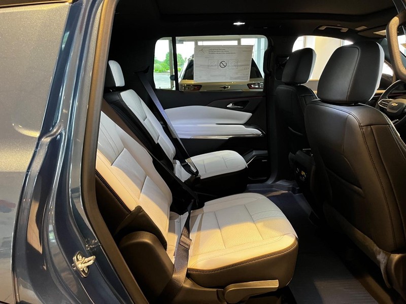 Chevrolet Traverse Vehicle Image 04
