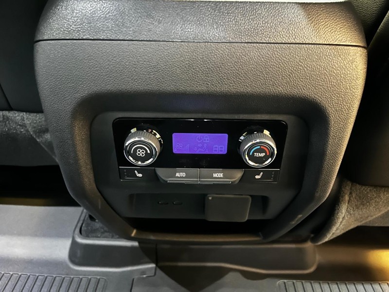 Chevrolet Traverse Vehicle Image 06