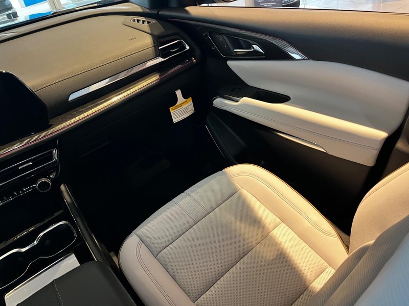 Chevrolet Traverse Vehicle Image 09