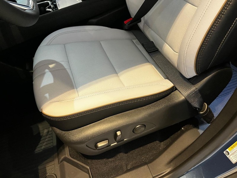 Chevrolet Traverse Vehicle Image 11