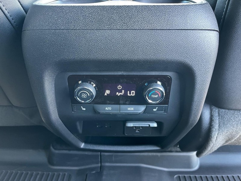 Chevrolet Traverse Vehicle Image 06