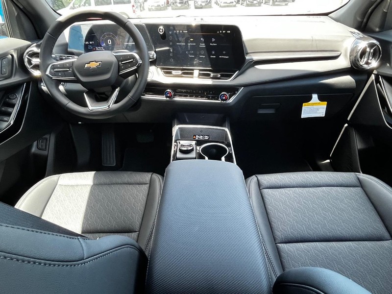 Chevrolet Equinox Vehicle Image 05