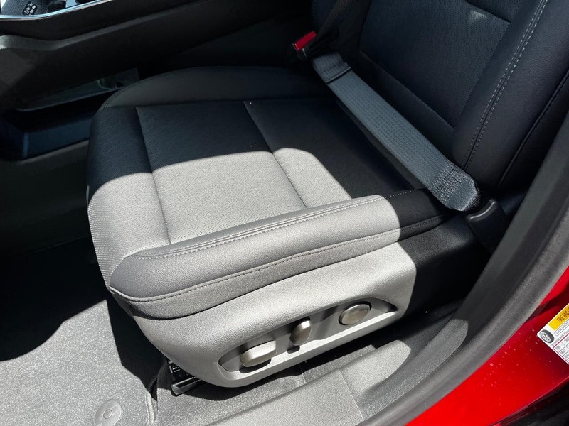 Chevrolet Equinox Vehicle Image 09