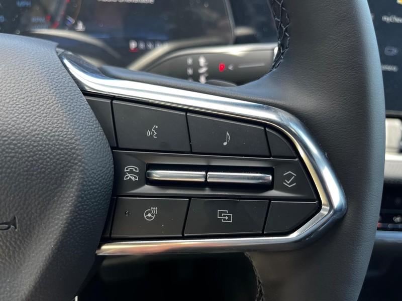 Chevrolet Equinox Vehicle Image 11