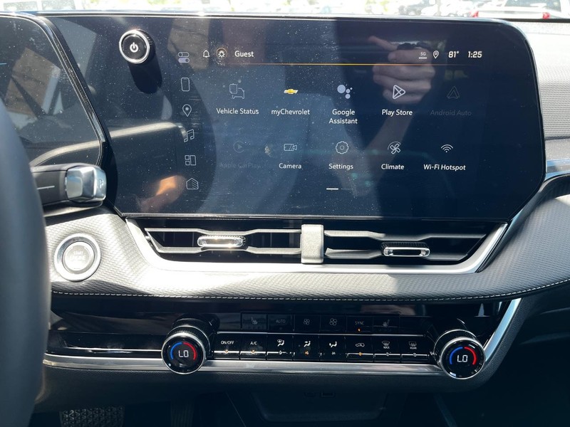 Chevrolet Equinox Vehicle Image 14