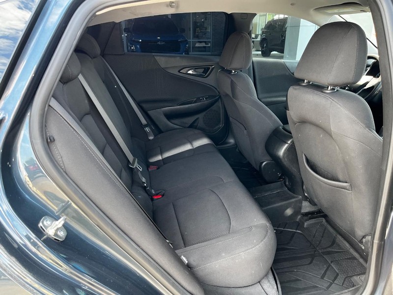 Chevrolet Malibu Vehicle Image 10