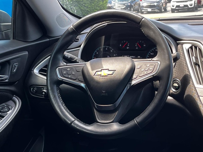 Chevrolet Malibu Vehicle Image 12